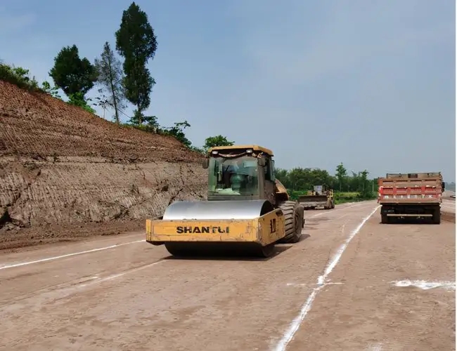 西双版纳道路施工